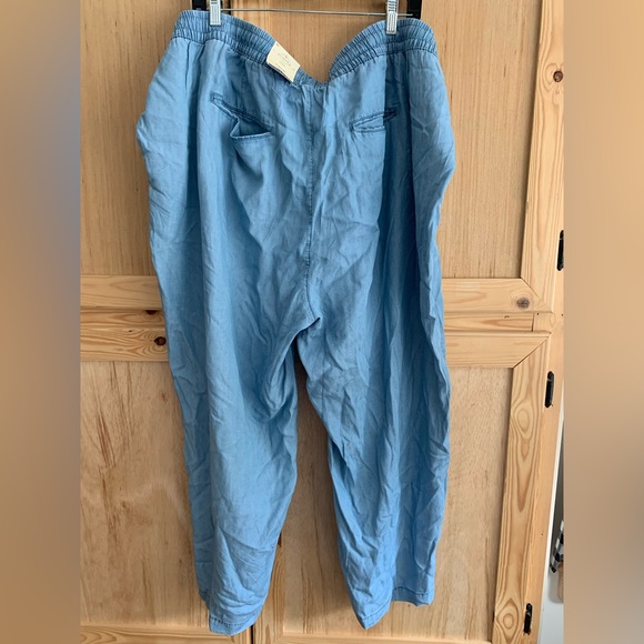 St. John’s Bay Blue lightweight chambray crop “Mid-Rise” pants size 3X - Picture 2 of 4